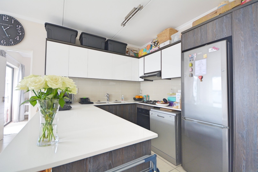 To Let 1 Bedroom Property for Rent in Sandown Western Cape